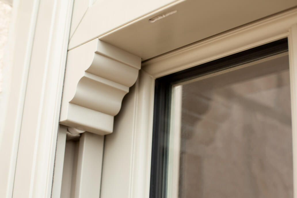 Close up of a sliding sash horn